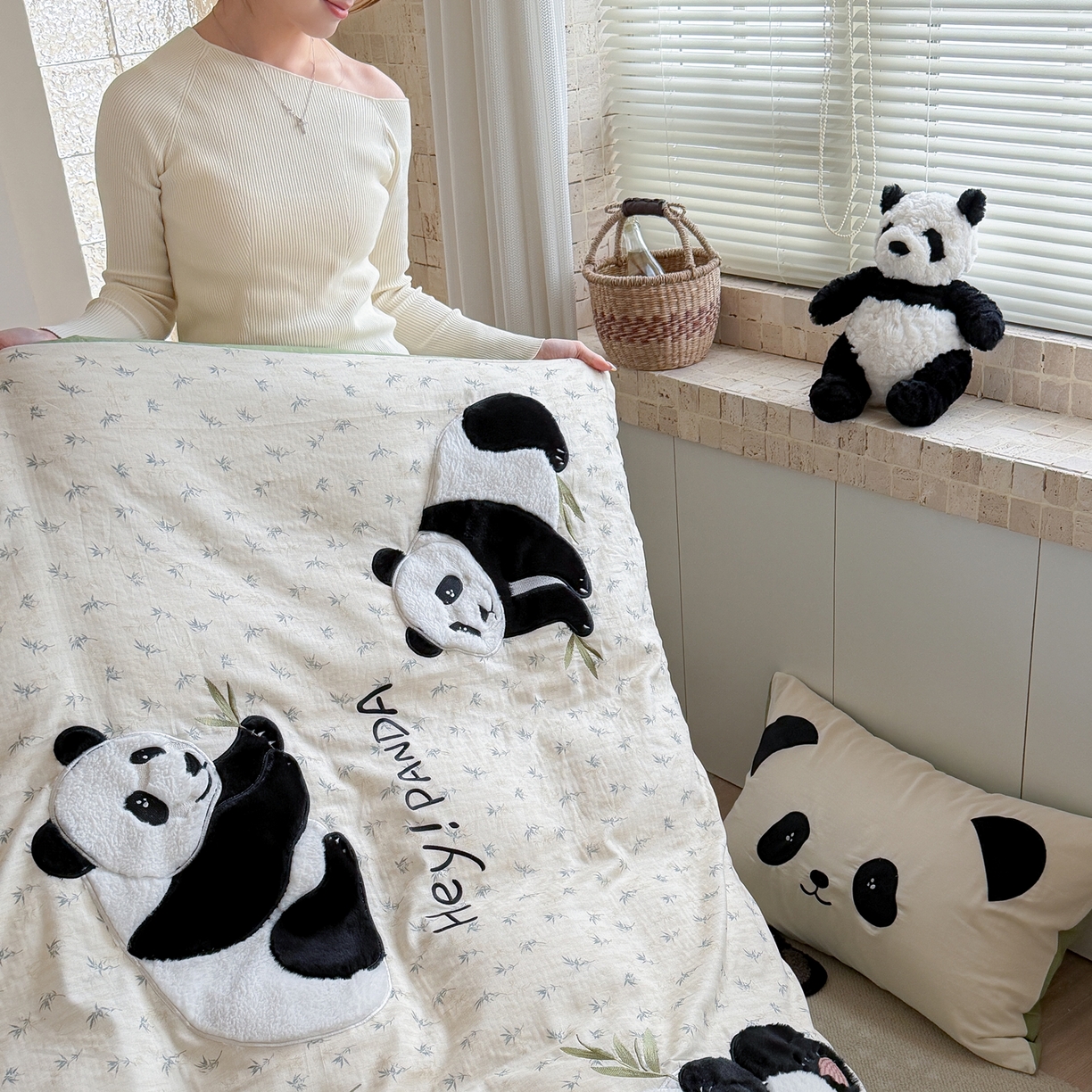 91家纺网 家纺一手货源 找家纺 （总）丽涵家纺 2026新款全棉纯棉双层纱印花贴布绣四件套-熊猫一家