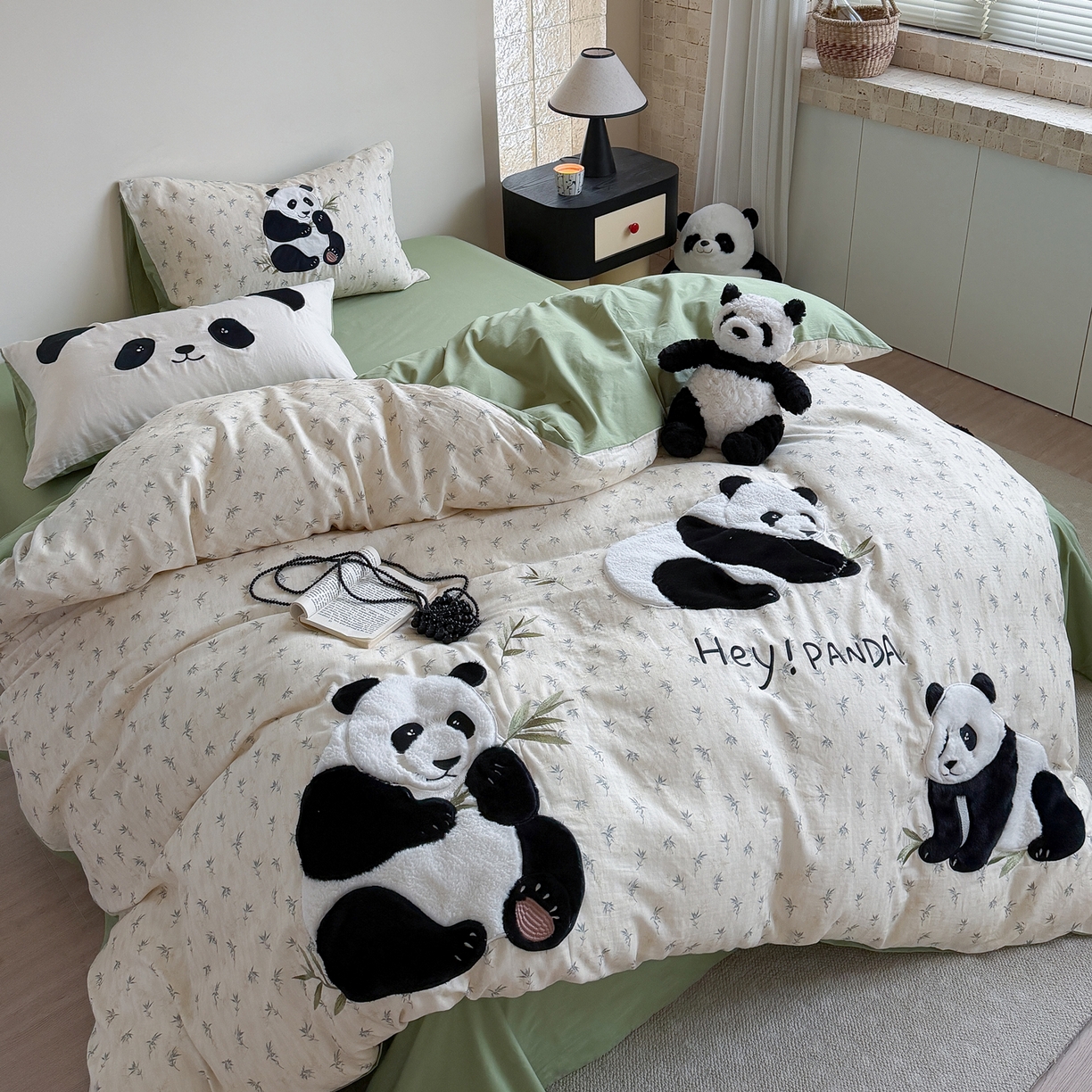 91家纺网 家纺一手货源 找家纺 （总）丽涵家纺 2026新款全棉纯棉双层纱印花贴布绣四件套-熊猫一家