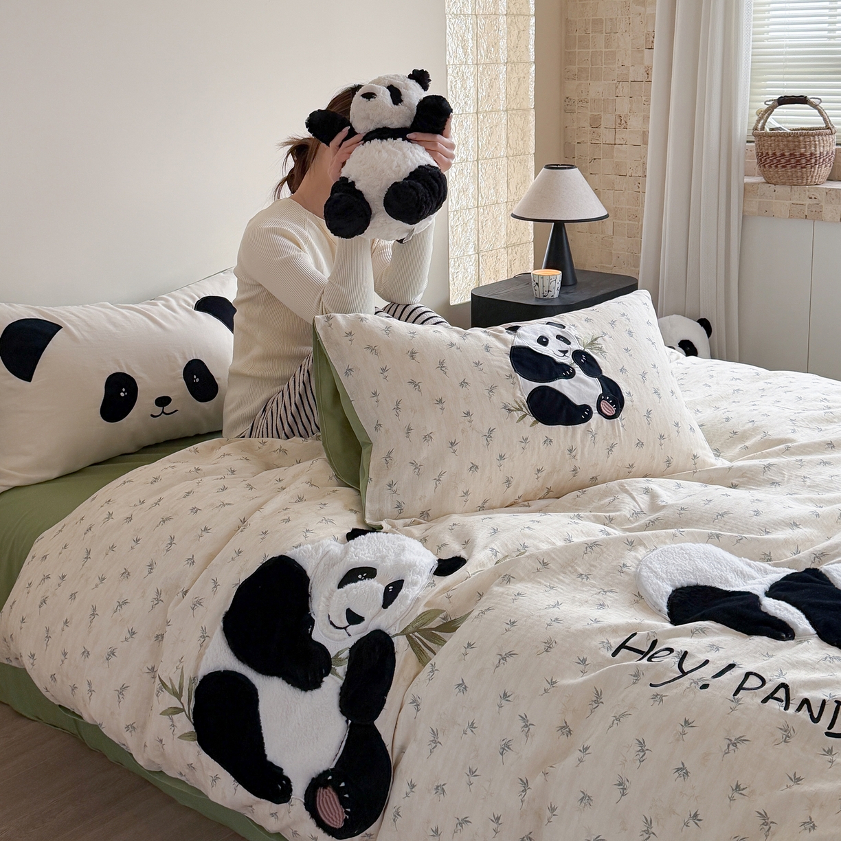 91家纺网 家纺一手货源 找家纺 丽涵家纺 2026新款全棉纯棉双层纱印花贴布绣四件套-熊猫一家 熊猫一家-绿