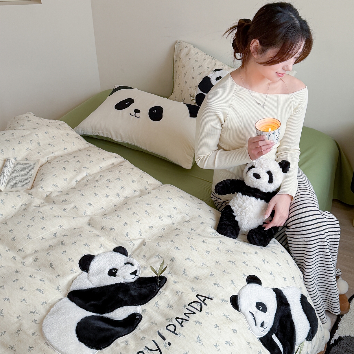 91家纺网 家纺一手货源 找家纺 丽涵家纺 2026新款全棉纯棉双层纱印花贴布绣四件套-熊猫一家 熊猫一家-绿