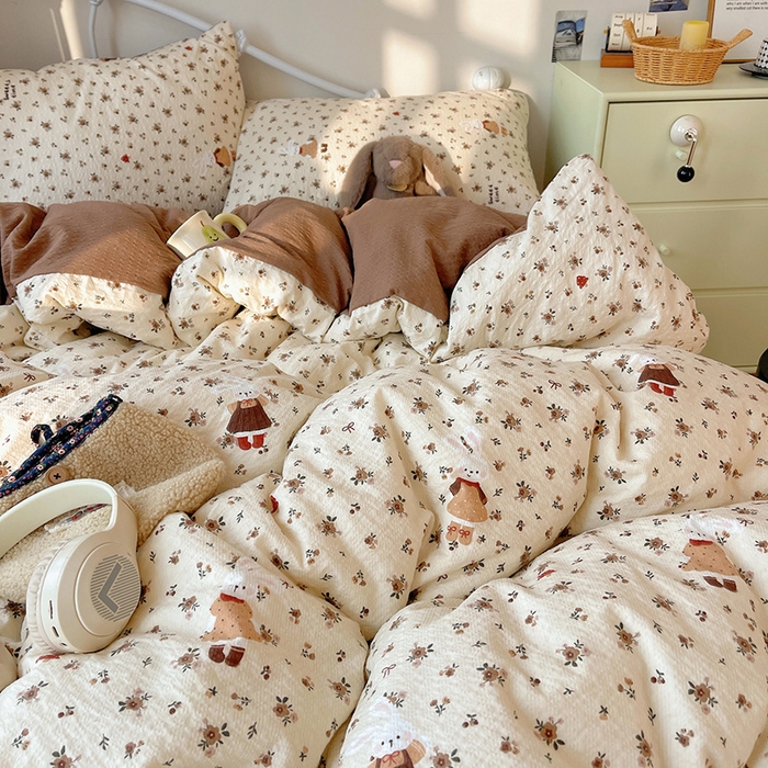 91家纺网 家纺一手货源 找家纺 贝扬思家纺 2026新款高品质A类泡芙纱普通款四件套-110g-(软软糯糯小红书推荐~) 田园兔