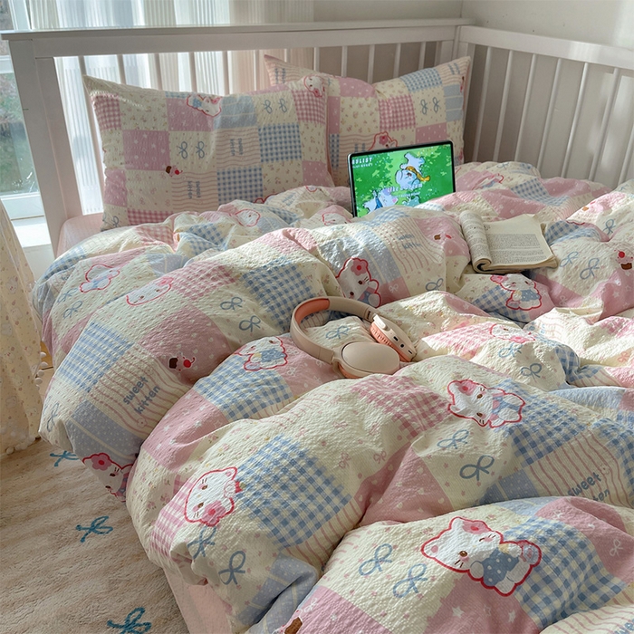 91家纺网 家纺一手货源 找家纺 贝扬思家纺 2026新款高品质A类泡芙纱普通款四件套-110g-(软软糯糯小红书推荐~) 甜喵块块