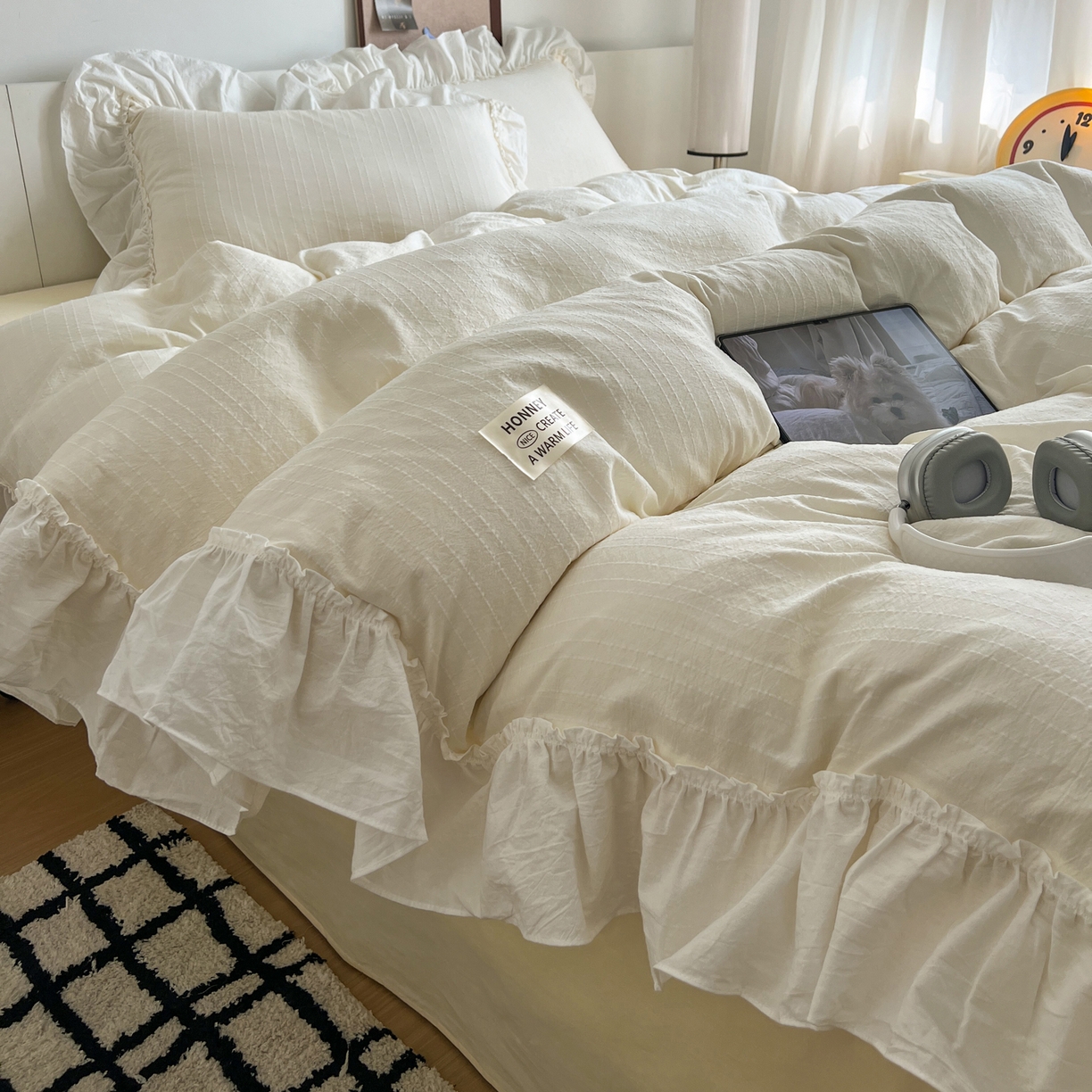 91家纺网 家纺一手货源 找家纺 晨曦家纺 2026新款荷叶花边泡芙纱提花四件套可水洗棉四件套少女风 黄油奶芙