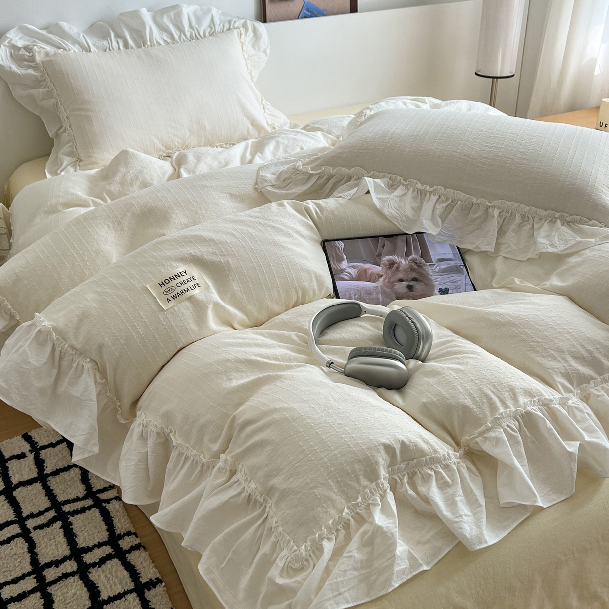 91家纺网 家纺一手货源 找家纺 晨曦家纺 2026新款荷叶花边泡芙纱提花四件套可水洗棉四件套少女风 黄油奶芙