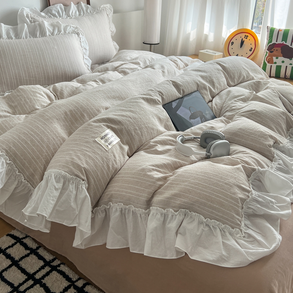 91家纺网 家纺一手货源 找家纺 晨曦家纺 2026新款荷叶花边泡芙纱提花四件套可水洗棉四件套少女风 焦糖奶芙