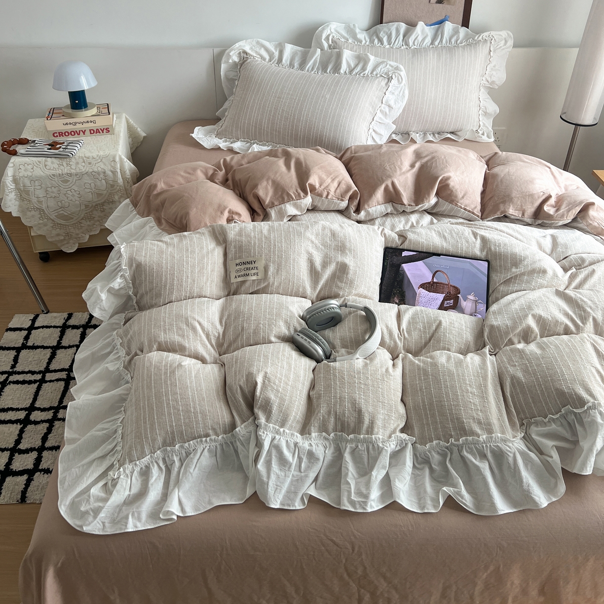 91家纺网 家纺一手货源 找家纺 晨曦家纺 2026新款荷叶花边泡芙纱提花四件套可水洗棉四件套少女风 焦糖奶芙