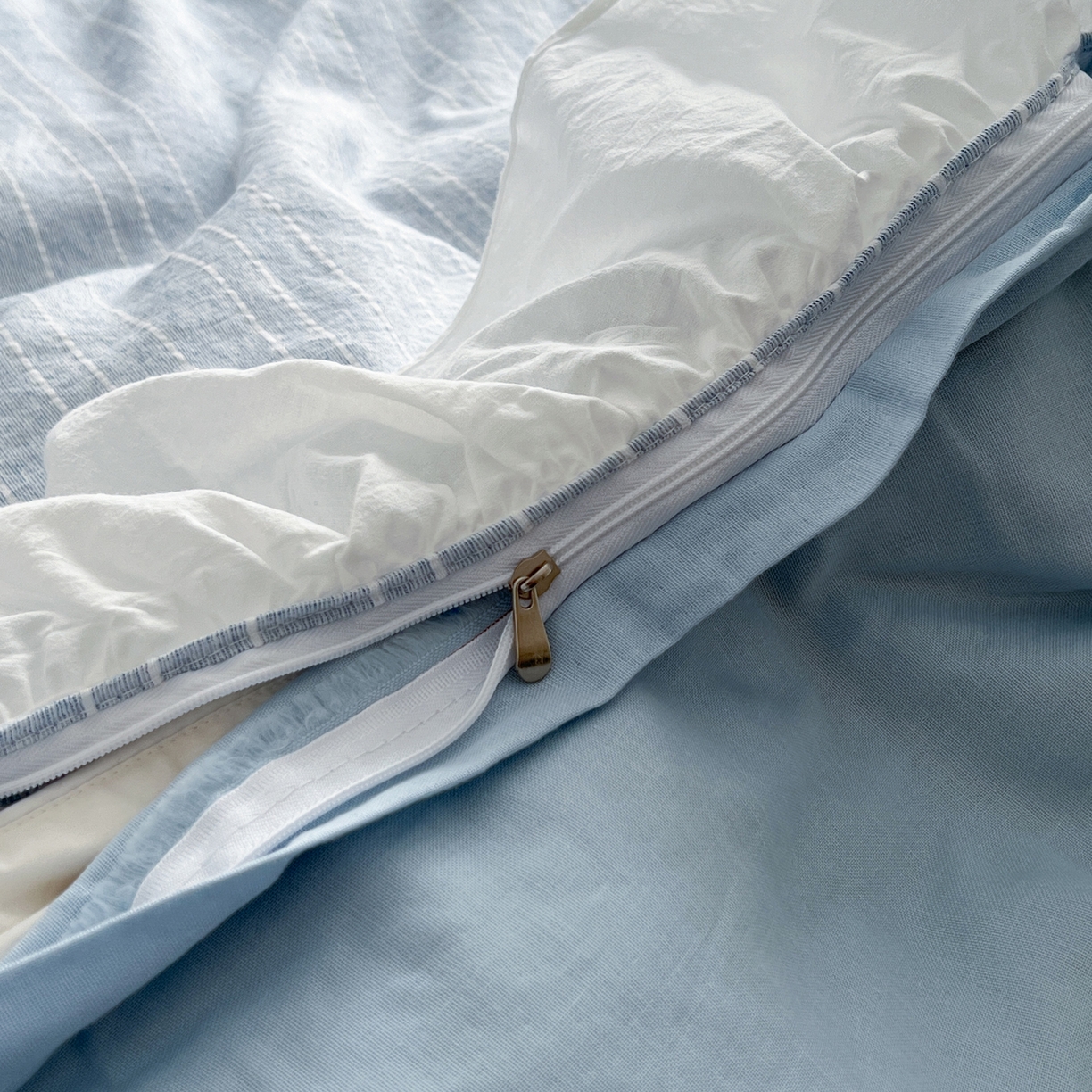 91家纺网 家纺一手货源 找家纺 晨曦家纺 2026新款荷叶花边泡芙纱提花四件套可水洗棉四件套少女风 海盐蓝