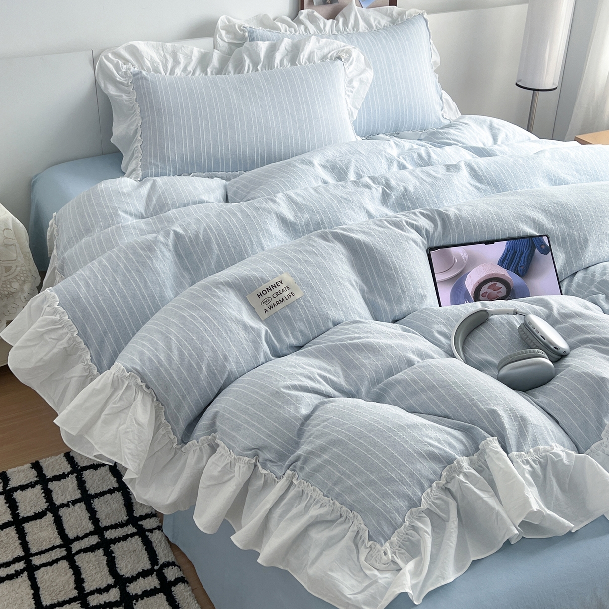 91家纺网 家纺一手货源 找家纺 晨曦家纺 2026新款荷叶花边泡芙纱提花四件套可水洗棉四件套少女风 海盐蓝