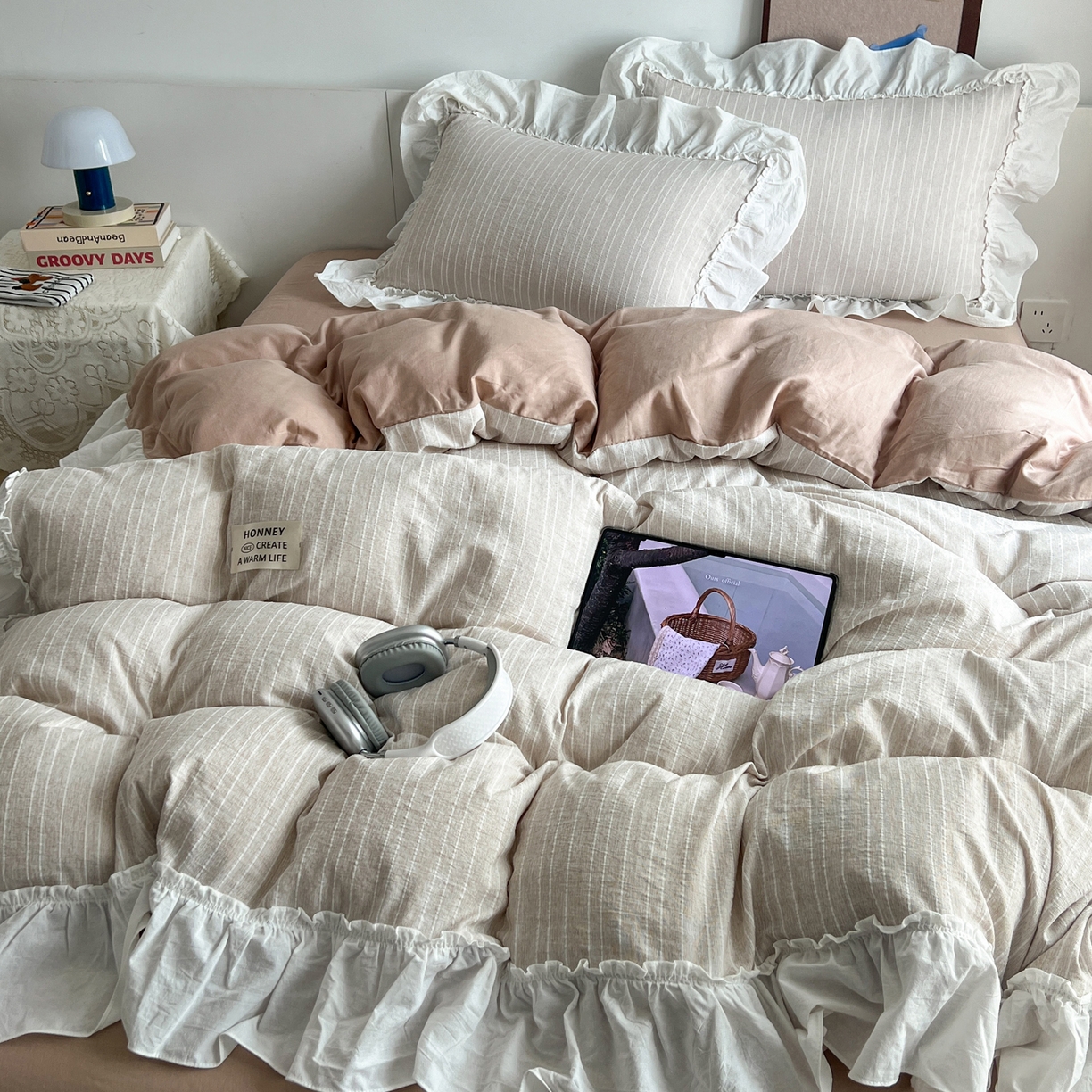 91家纺网 家纺一手货源 找家纺 晨曦家纺 2026新款荷叶花边泡芙纱提花四件套可水洗棉四件套少女风 焦糖奶芙