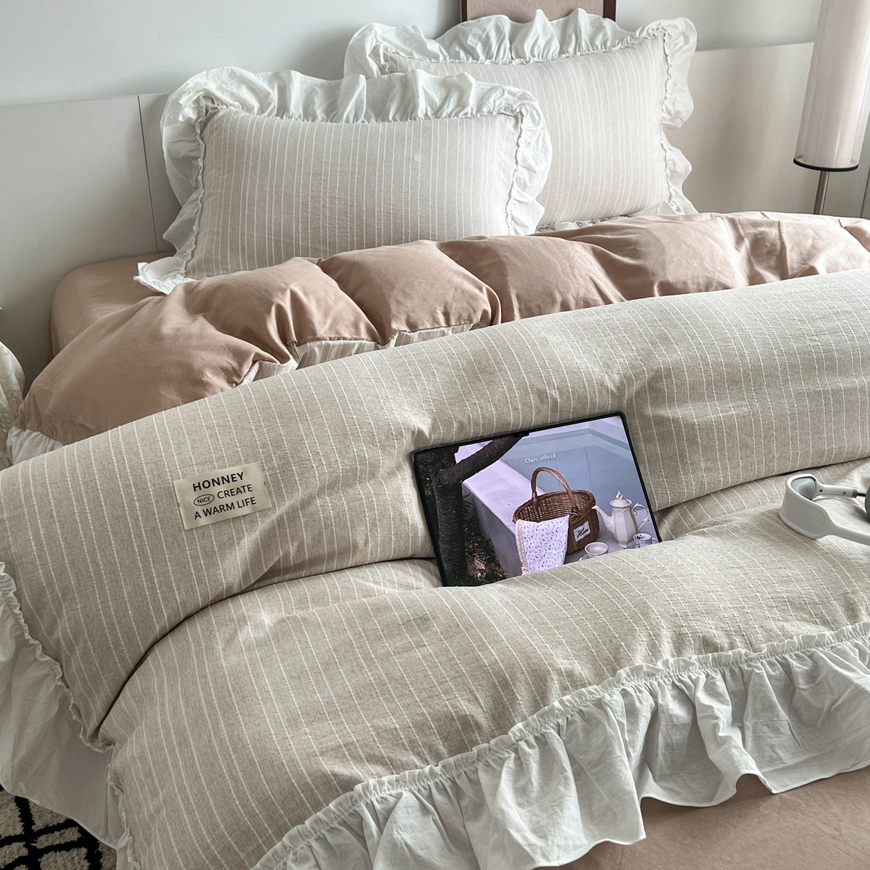 91家纺网 家纺一手货源 找家纺 晨曦家纺 2026新款荷叶花边泡芙纱提花四件套可水洗棉四件套少女风 焦糖奶芙