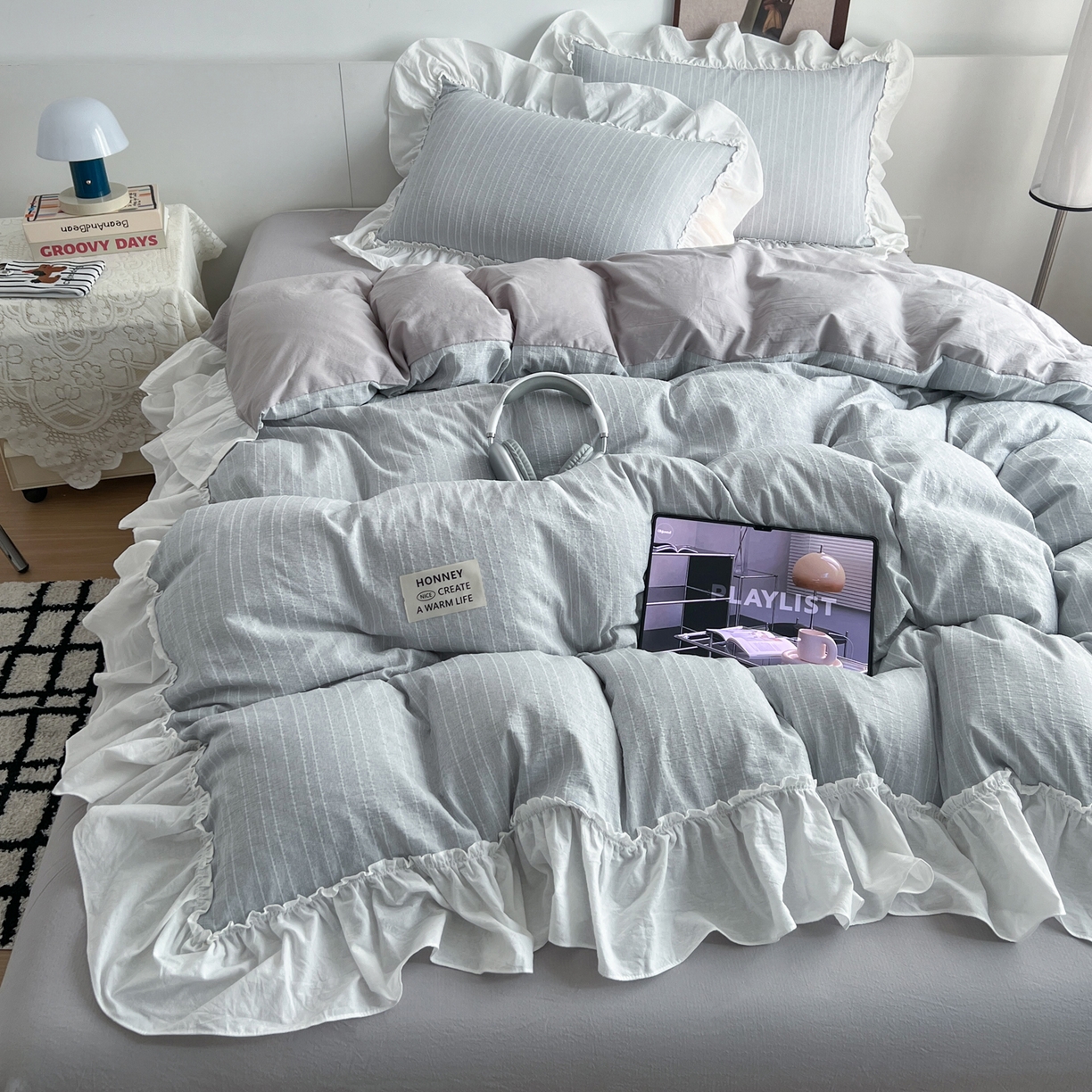 91家纺网 家纺一手货源 找家纺 晨曦家纺 2026新款荷叶花边泡芙纱提花四件套可水洗棉四件套少女风 温柔灰蓝