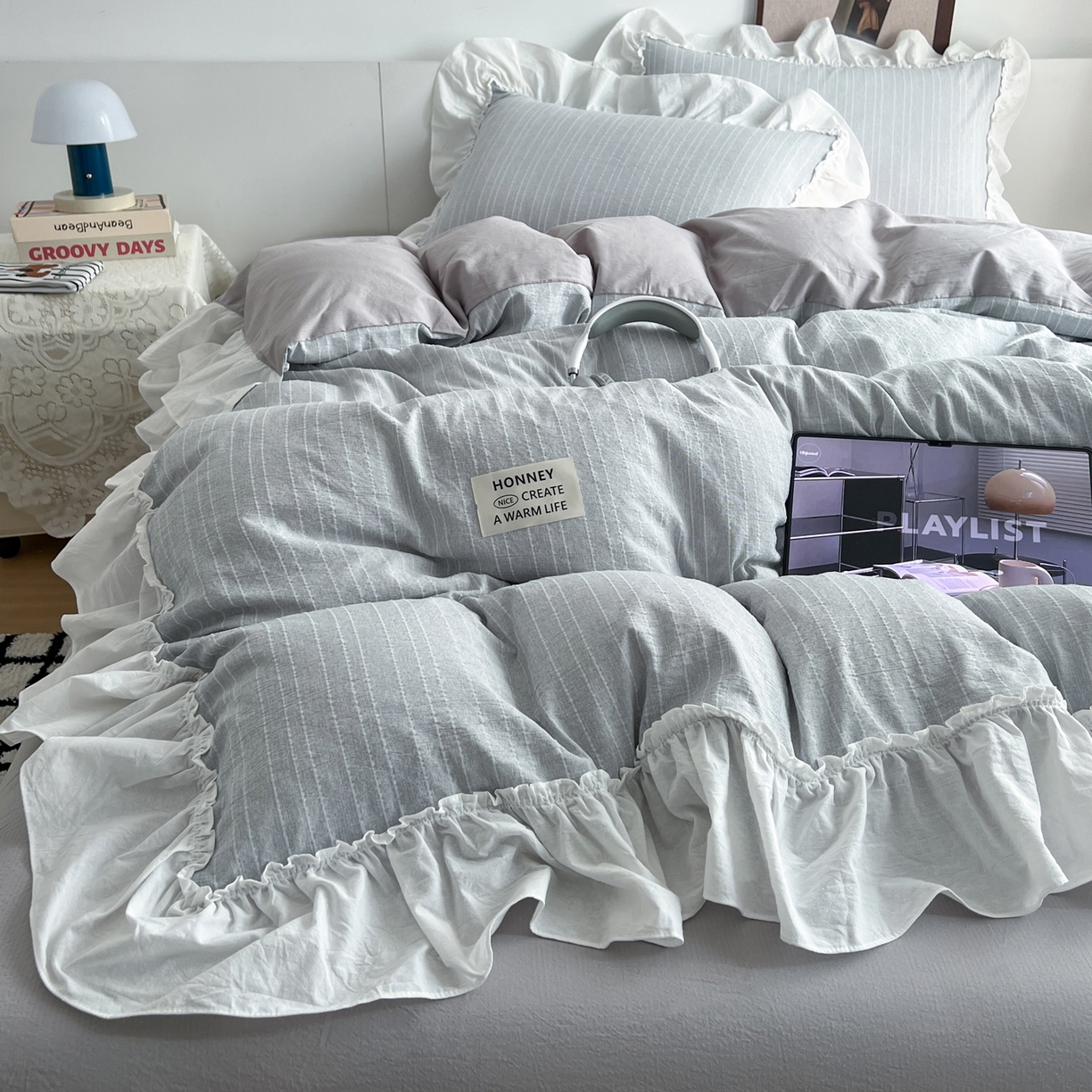 91家纺网 家纺一手货源 找家纺 晨曦家纺 2026新款荷叶花边泡芙纱提花四件套可水洗棉四件套少女风 温柔灰蓝