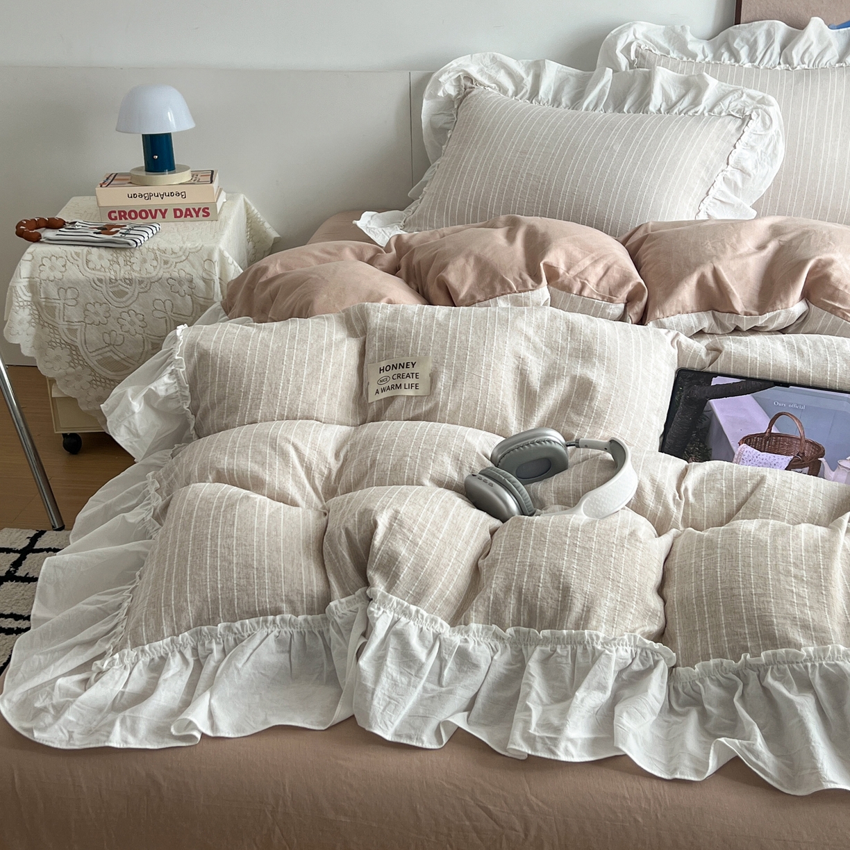 91家纺网 家纺一手货源 找家纺 晨曦家纺 2026新款荷叶花边泡芙纱提花四件套可水洗棉四件套少女风 焦糖奶芙