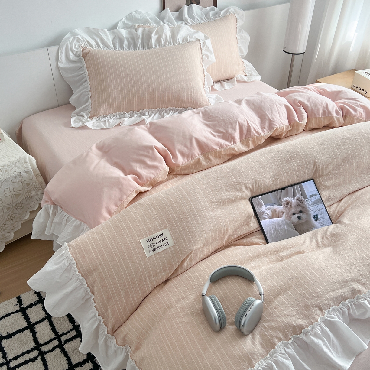 91家纺网 家纺一手货源 找家纺 晨曦家纺 2026新款荷叶花边泡芙纱提花四件套可水洗棉四件套少女风 樱花粉茶