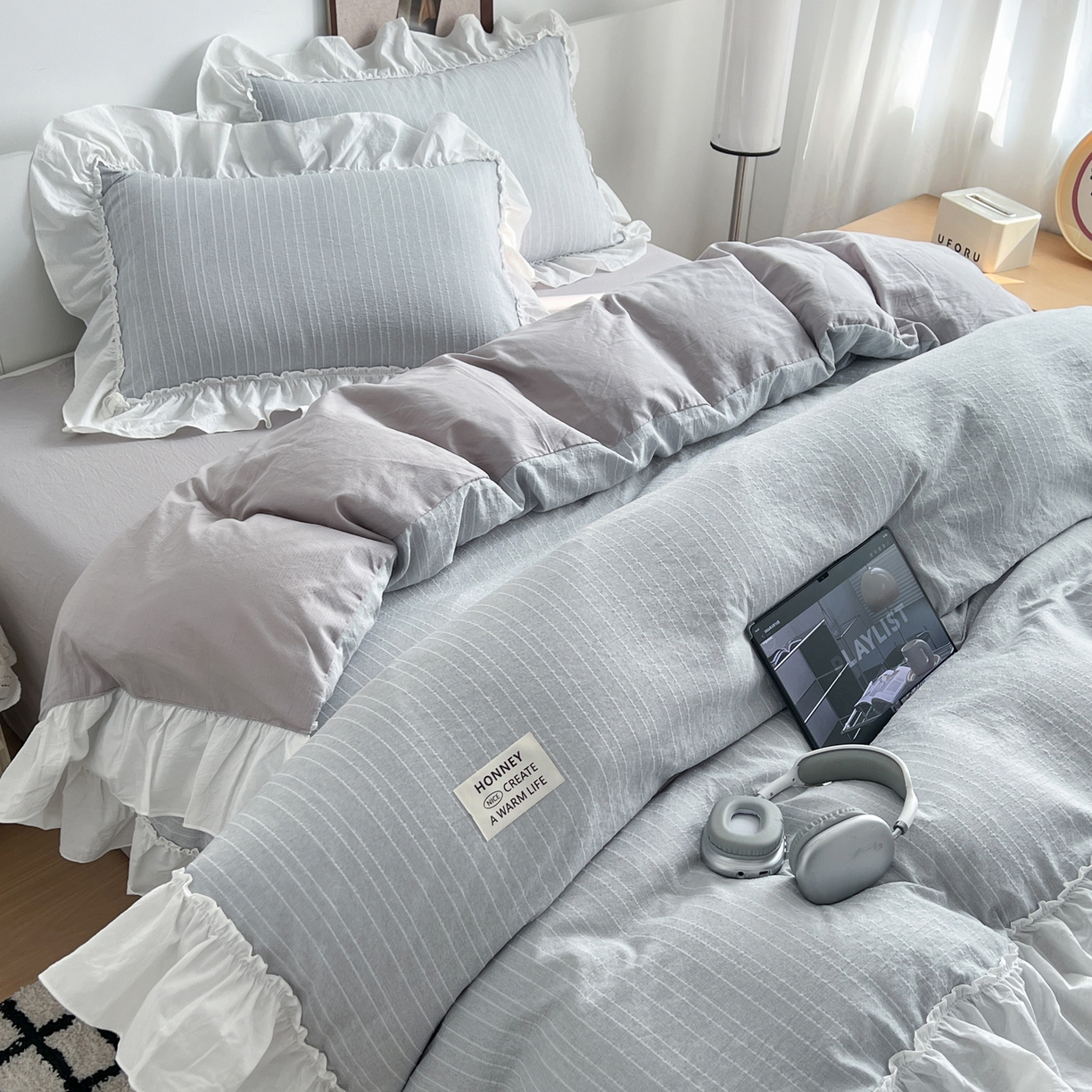 91家纺网 家纺一手货源 找家纺 晨曦家纺 2026新款荷叶花边泡芙纱提花四件套可水洗棉四件套少女风 温柔灰蓝