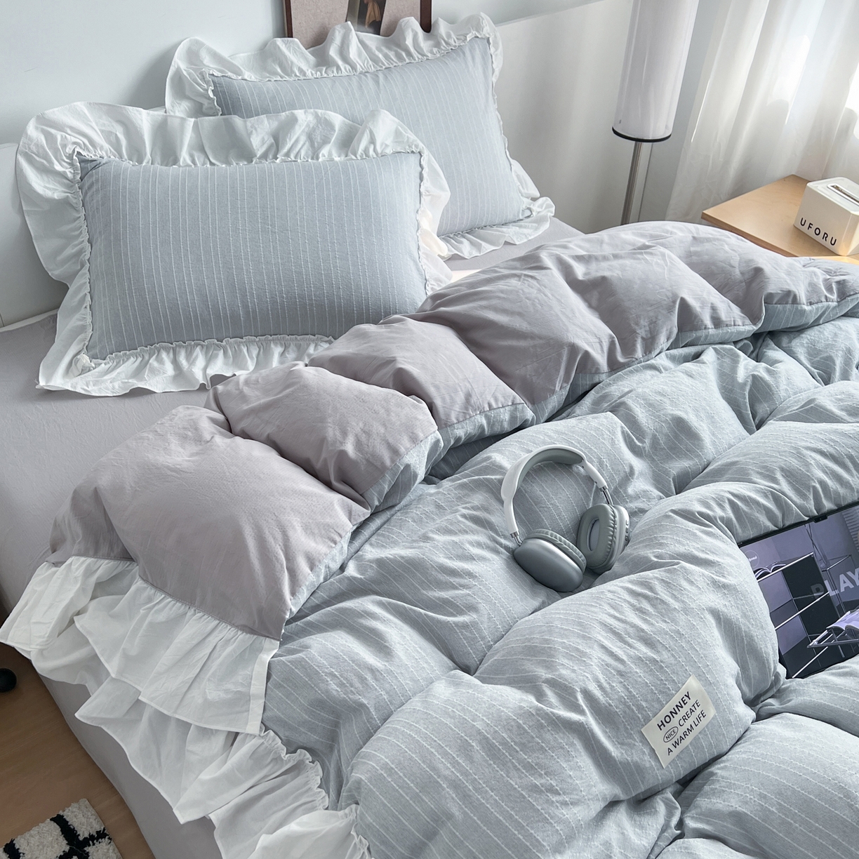 91家纺网 家纺一手货源 找家纺 晨曦家纺 2026新款荷叶花边泡芙纱提花四件套可水洗棉四件套少女风 温柔灰蓝