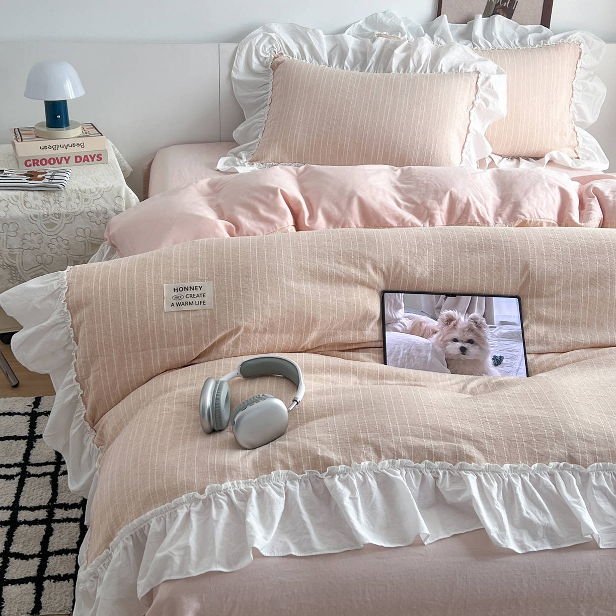 91家纺网 家纺一手货源 找家纺 晨曦家纺 2026新款荷叶花边泡芙纱提花四件套可水洗棉四件套少女风 樱花粉茶