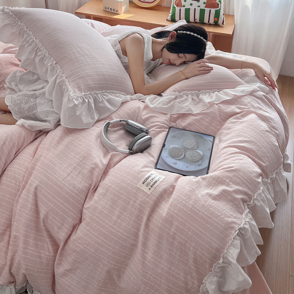 91家纺网 家纺一手货源 找家纺 晨曦家纺 2026新款荷叶花边泡芙纱提花四件套可水洗棉四件套少女风 蜜桃奶芙