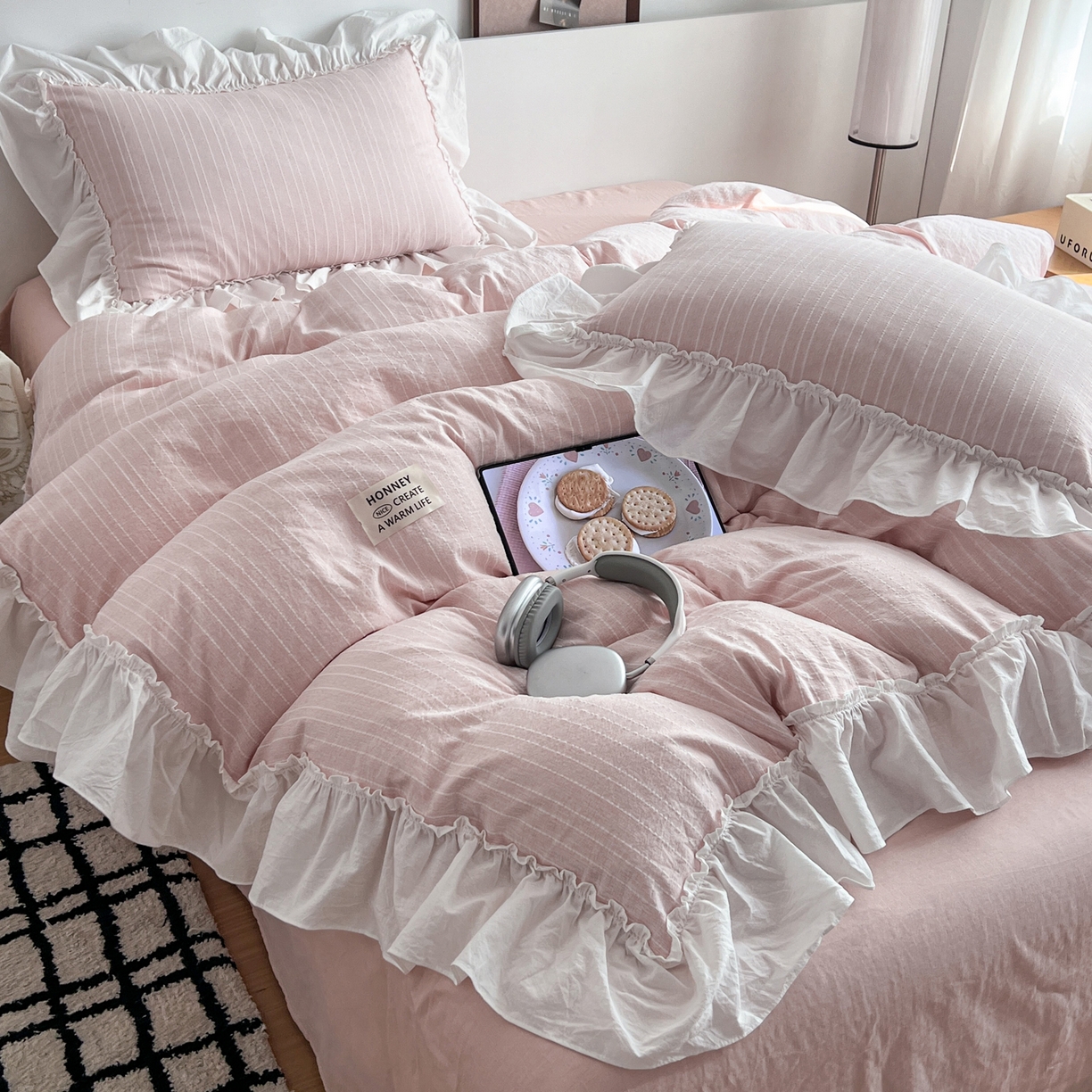 91家纺网 家纺一手货源 找家纺 晨曦家纺 2026新款荷叶花边泡芙纱提花四件套可水洗棉四件套少女风 蜜桃奶芙