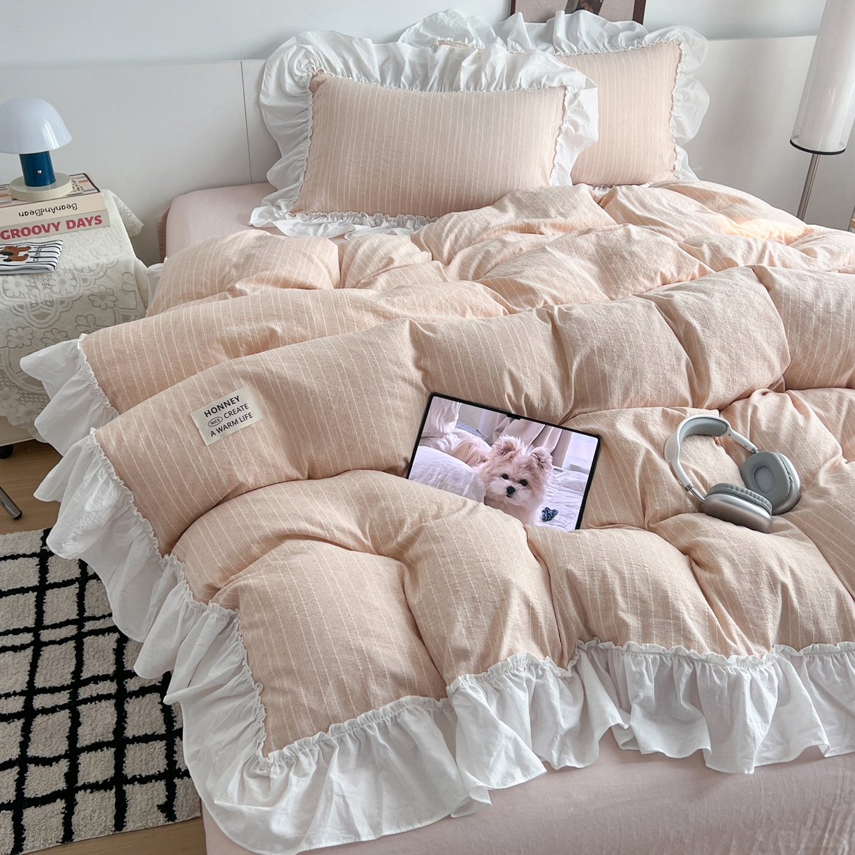 91家纺网 家纺一手货源 找家纺 晨曦家纺 2026新款荷叶花边泡芙纱提花四件套可水洗棉四件套少女风 樱花粉茶