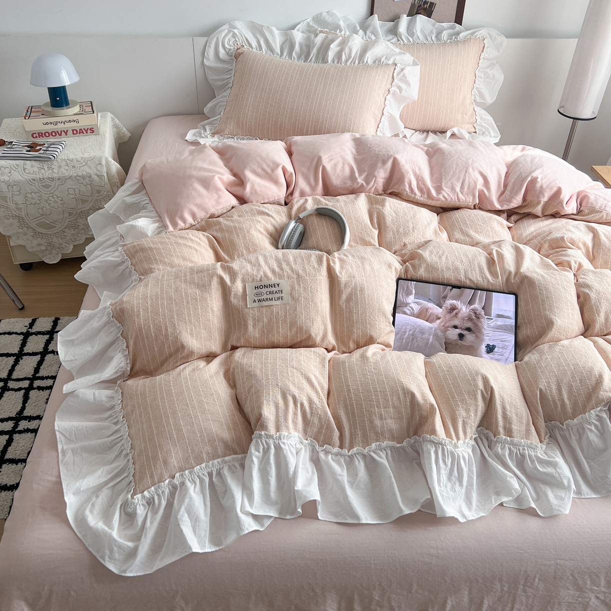 91家纺网 家纺一手货源 找家纺 晨曦家纺 2026新款荷叶花边泡芙纱提花四件套可水洗棉四件套少女风 樱花粉茶