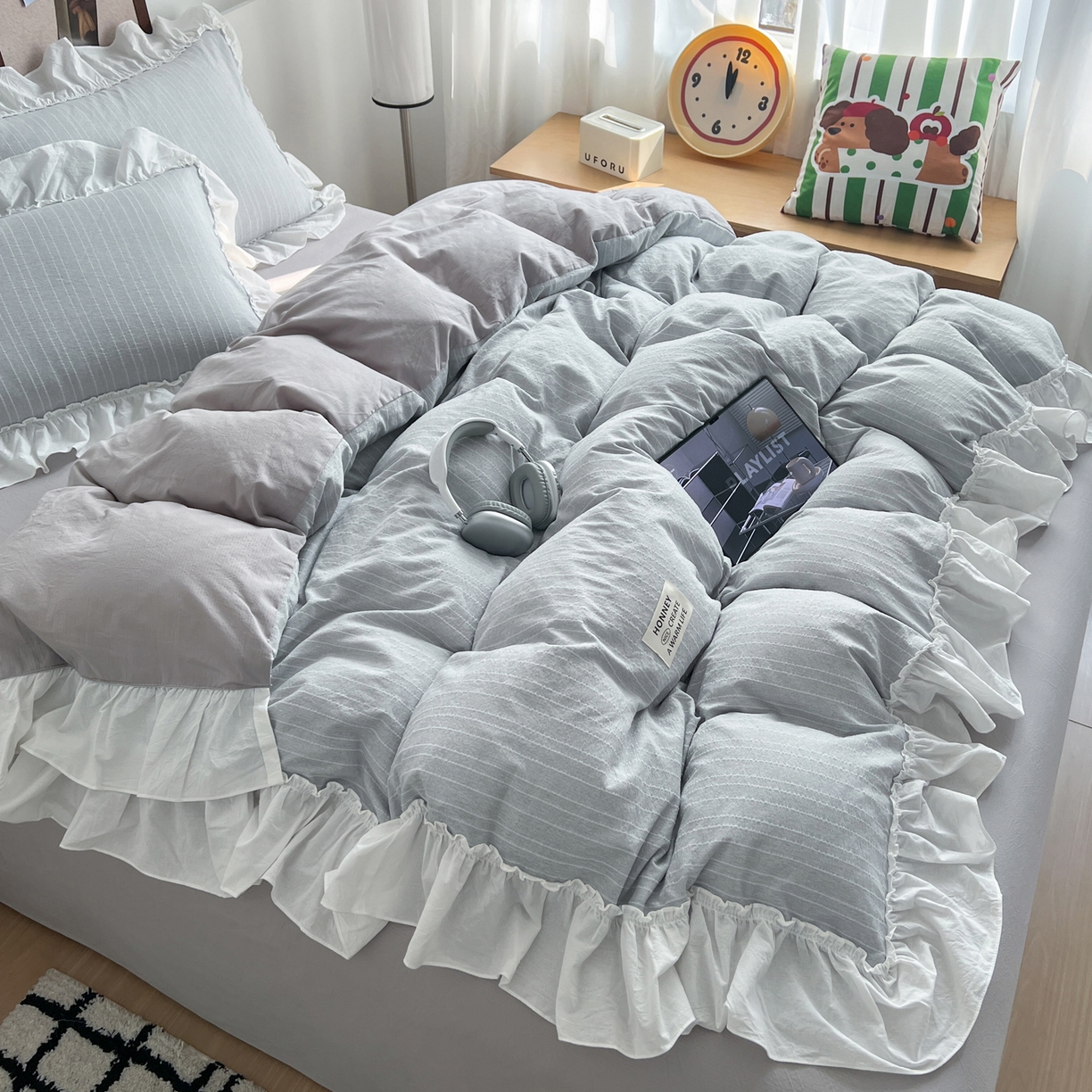 91家纺网 家纺一手货源 找家纺 晨曦家纺 2026新款荷叶花边泡芙纱提花四件套可水洗棉四件套少女风 温柔灰蓝