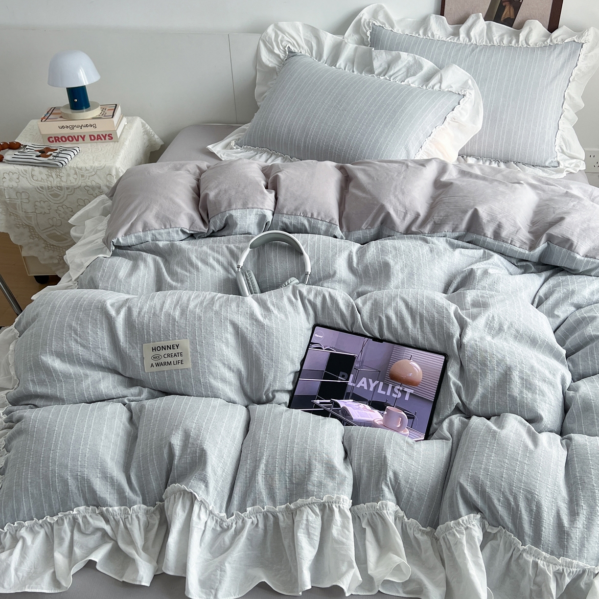 91家纺网 家纺一手货源 找家纺 晨曦家纺 2026新款荷叶花边泡芙纱提花四件套可水洗棉四件套少女风 温柔灰蓝