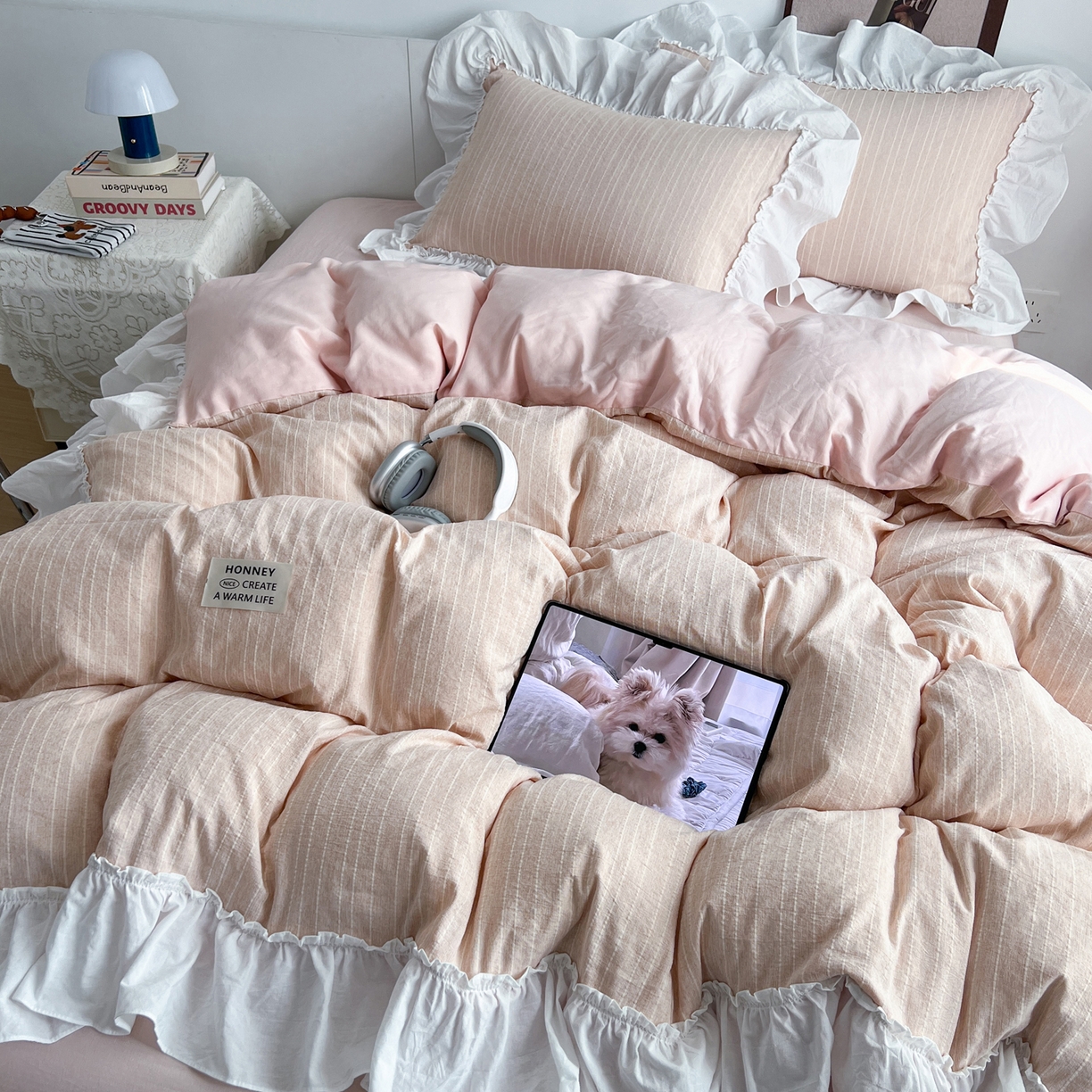 91家纺网 家纺一手货源 找家纺 晨曦家纺 2026新款荷叶花边泡芙纱提花四件套可水洗棉四件套少女风 樱花粉茶