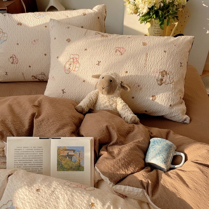 91家纺网 家纺一手货源 找家纺 贝扬思家纺 2026新款高品质A类泡芙纱普通款四件套-110g-(软软糯糯小红书推荐~) 甜品萌狗