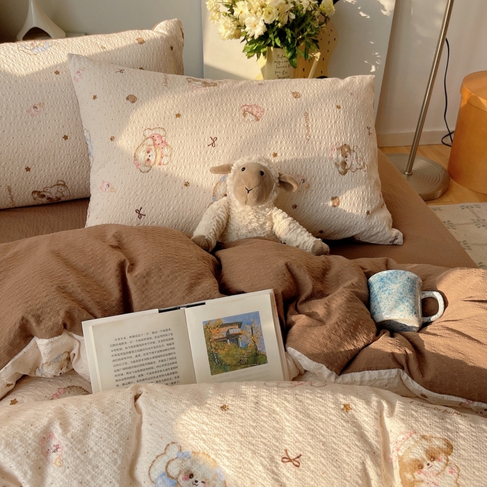 91家纺网 家纺一手货源 找家纺 贝扬思家纺 2026新款高品质A类泡芙纱普通款四件套-110g-(软软糯糯小红书推荐~) 甜品萌狗