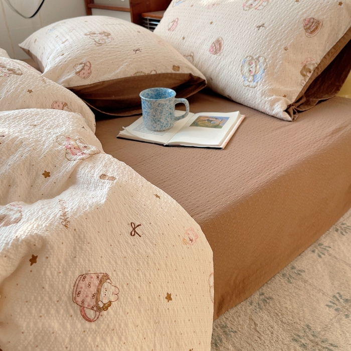 91家纺网 家纺一手货源 找家纺 贝扬思家纺 2026新款高品质A类泡芙纱普通款四件套-110g-(软软糯糯小红书推荐~) 甜品萌狗