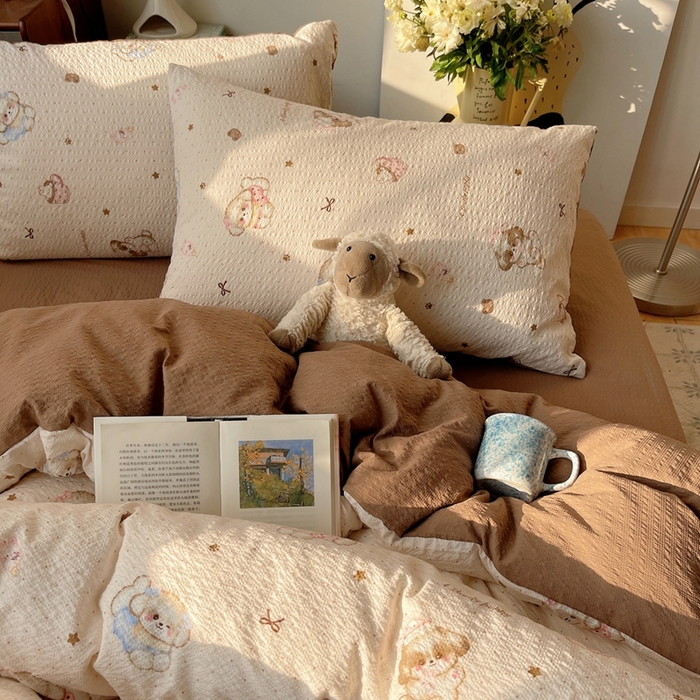 91家纺网 家纺一手货源 找家纺 贝扬思家纺 2026新款高品质A类泡芙纱普通款四件套-110g-(软软糯糯小红书推荐~) 甜品萌狗