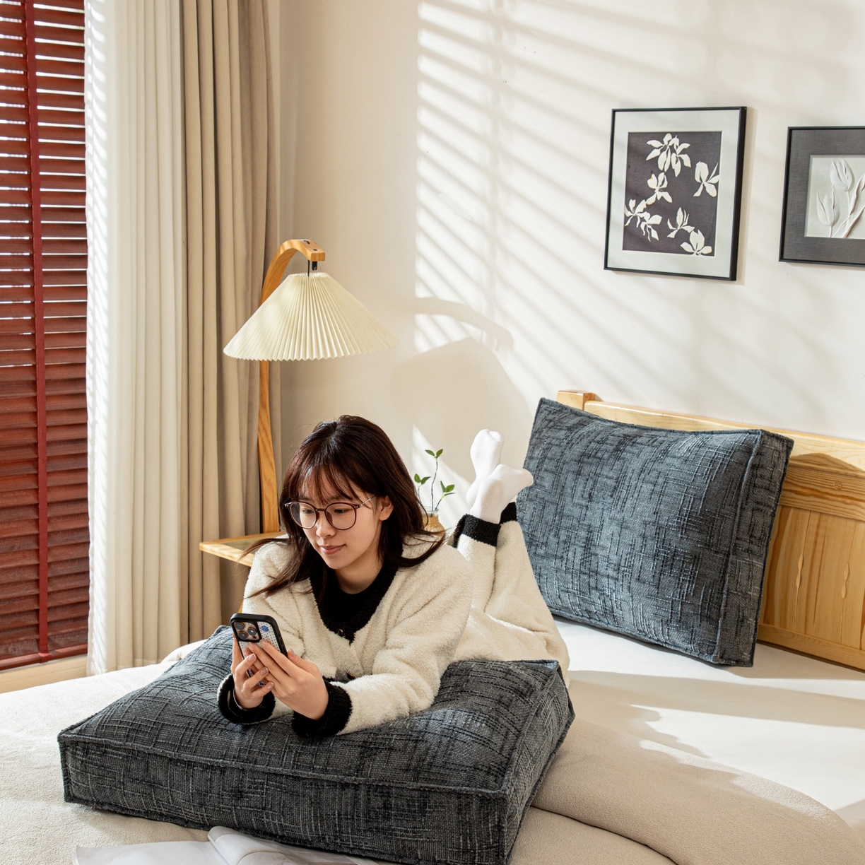 91家纺网 家纺一手货源 找家纺 沐沐家纺 2026新款葵花绒立体面包枕靠背靠垫 深灰