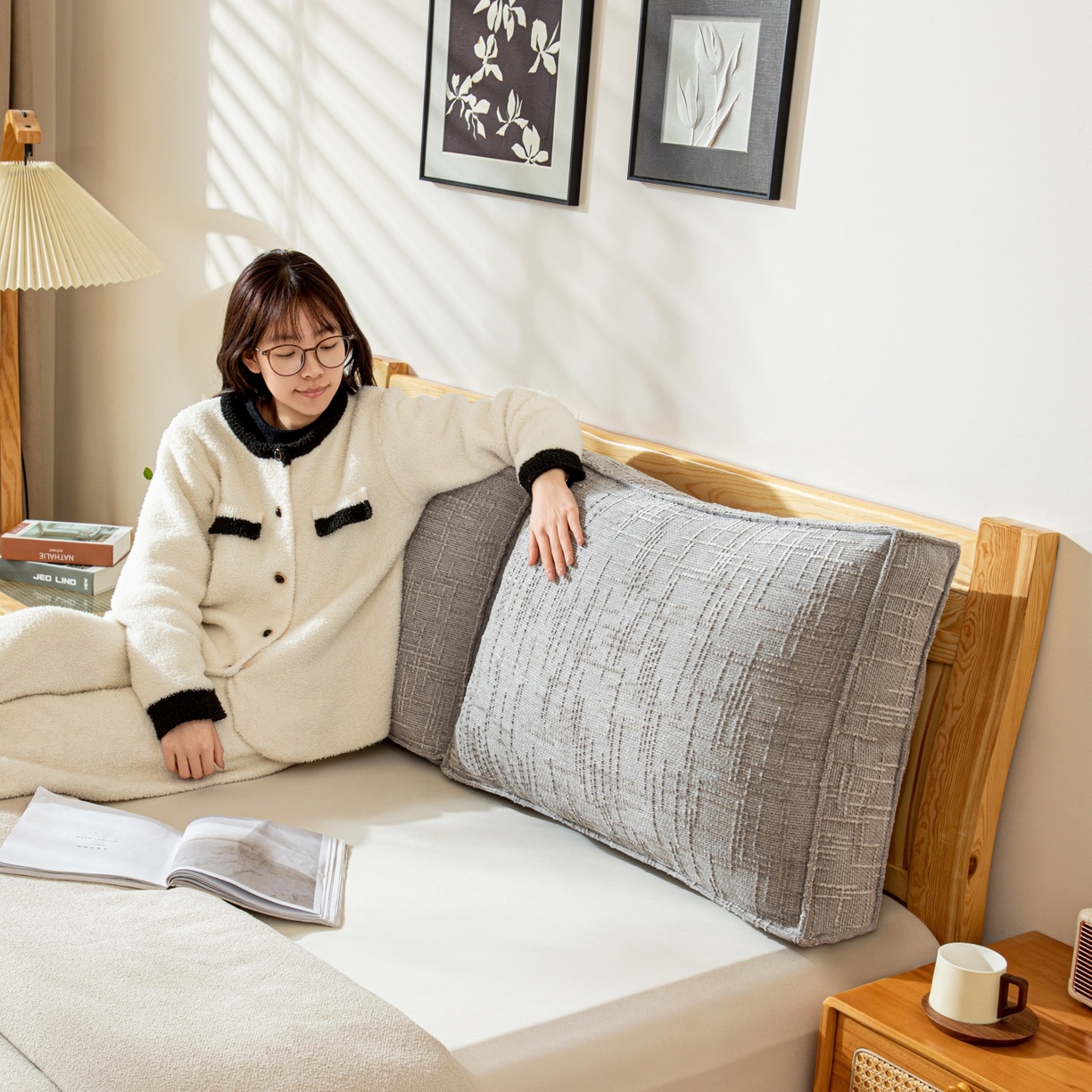 91家纺网 家纺一手货源 找家纺 沐沐家纺 2026新款葵花绒立体面包枕靠背靠垫 浅灰