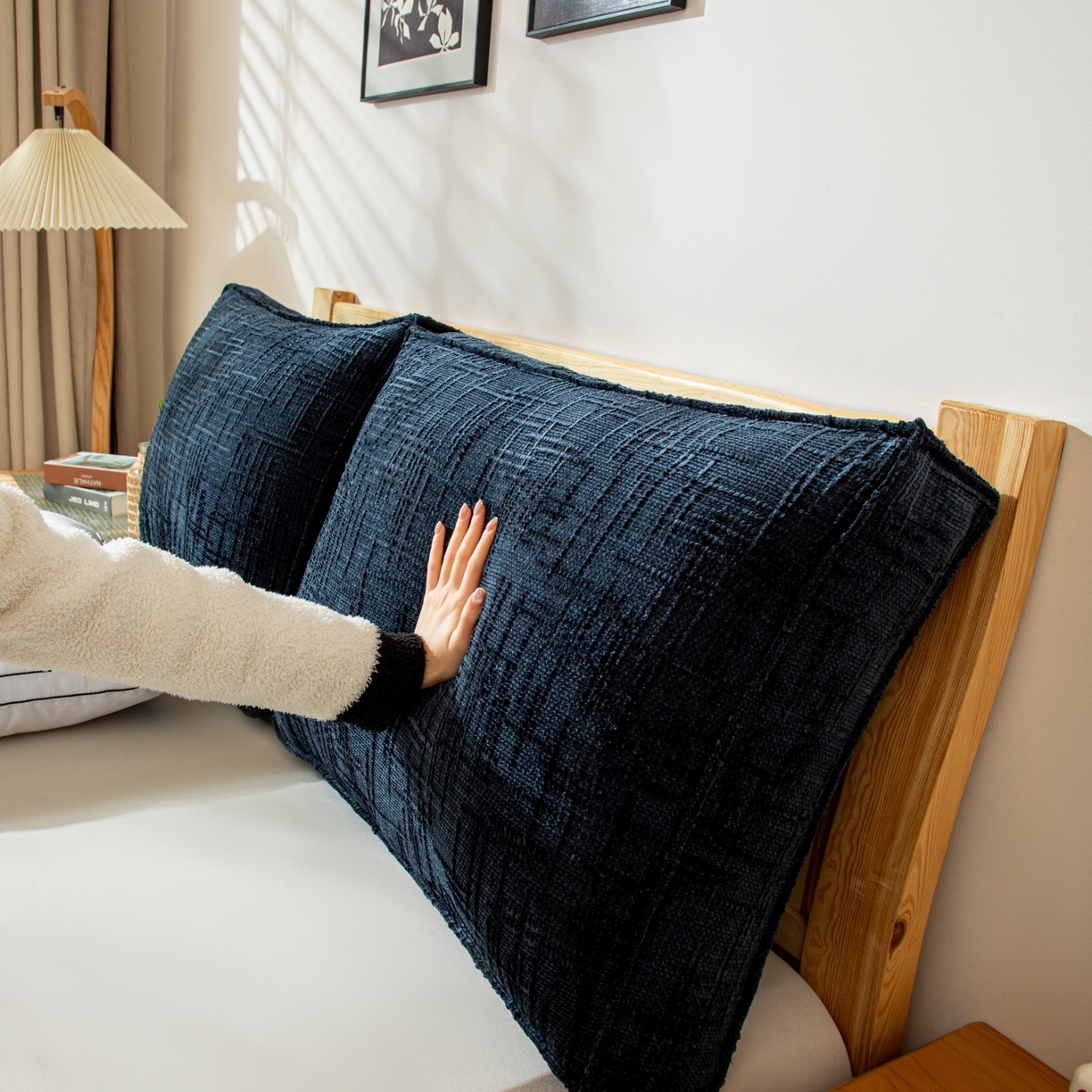 91家纺网 家纺一手货源 找家纺 沐沐家纺 2026新款葵花绒立体面包枕靠背靠垫 深蓝