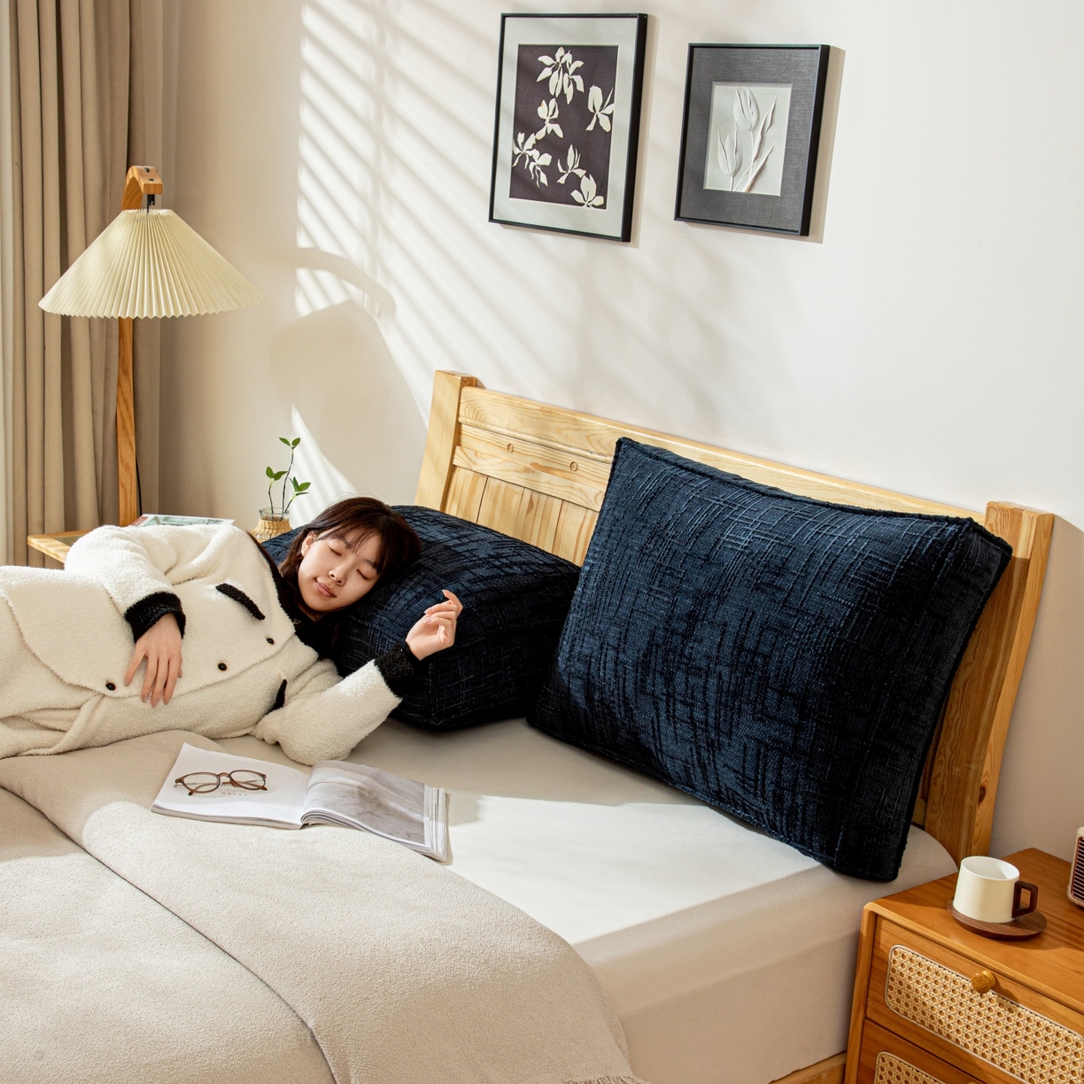 91家纺网 家纺一手货源 找家纺 沐沐家纺 2026新款葵花绒立体面包枕靠背靠垫 深蓝