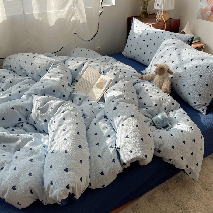 91家纺网 家纺一手货源 找家纺 贝扬思家纺 2026新款高品质A类泡芙纱普通款四件套-110g-(软软糯糯小红书推荐~) 甜心蓝絮