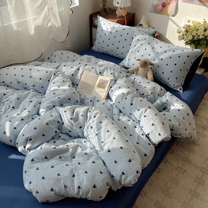 91家纺网 家纺一手货源 找家纺 贝扬思家纺 2026新款高品质A类泡芙纱普通款四件套-110g-(软软糯糯小红书推荐~) 甜心蓝絮