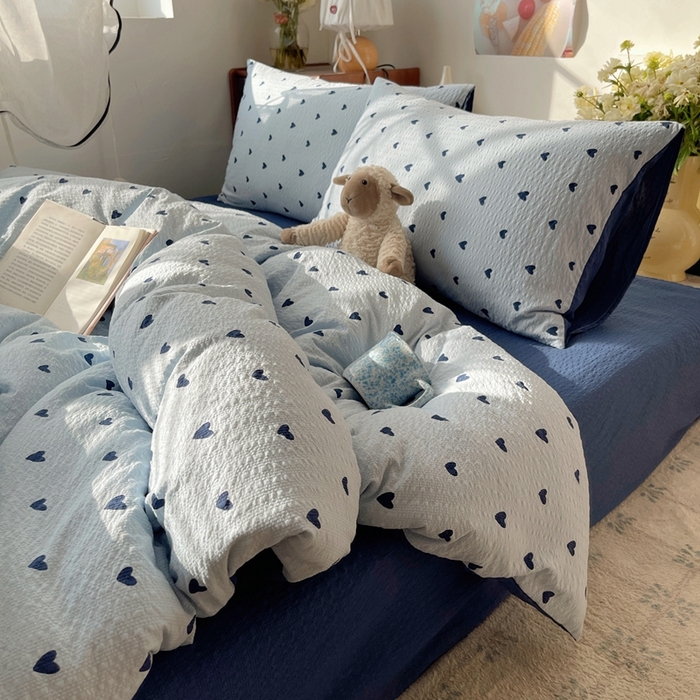 91家纺网 家纺一手货源 找家纺 贝扬思家纺 2026新款高品质A类泡芙纱普通款四件套-110g-(软软糯糯小红书推荐~) 甜心蓝絮