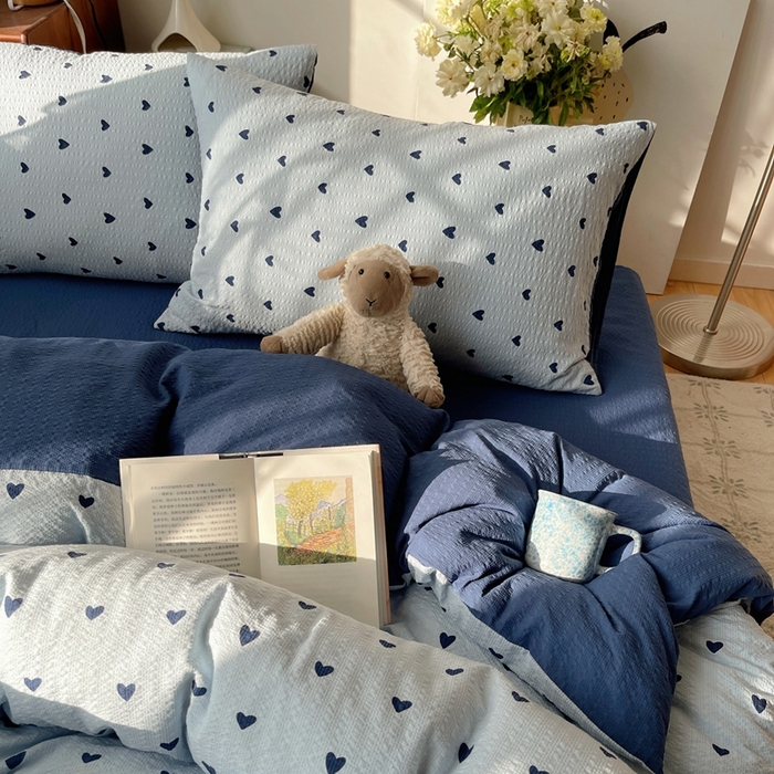 91家纺网 家纺一手货源 找家纺 贝扬思家纺 2026新款高品质A类泡芙纱普通款四件套-110g-(软软糯糯小红书推荐~) 甜心蓝絮