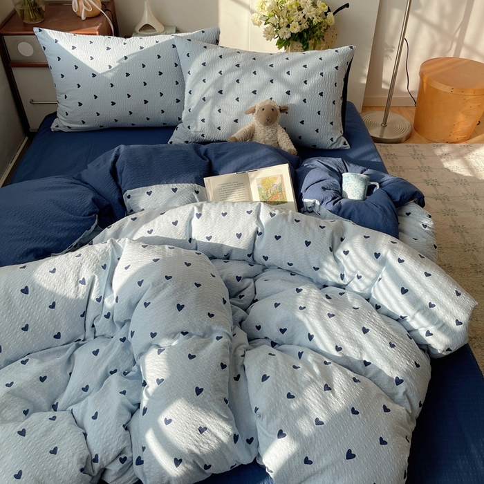 91家纺网 家纺一手货源 找家纺 贝扬思家纺 2026新款高品质A类泡芙纱普通款四件套-110g-(软软糯糯小红书推荐~) 甜心蓝絮