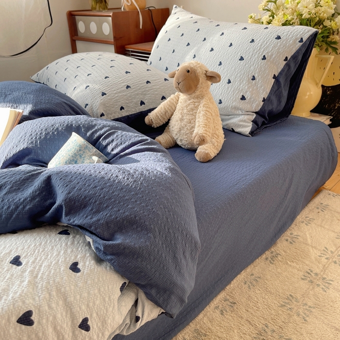 91家纺网 家纺一手货源 找家纺 贝扬思家纺 2026新款高品质A类泡芙纱普通款四件套-110g-(软软糯糯小红书推荐~) 甜心蓝絮