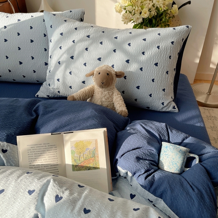 91家纺网 家纺一手货源 找家纺 贝扬思家纺 2026新款高品质A类泡芙纱普通款四件套-110g-(软软糯糯小红书推荐~) 甜心蓝絮