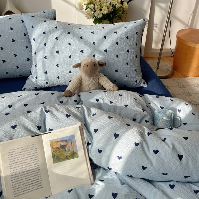 91家纺网 家纺一手货源 找家纺 贝扬思家纺 2026新款高品质A类泡芙纱普通款四件套-110g-(软软糯糯小红书推荐~) 甜心蓝絮