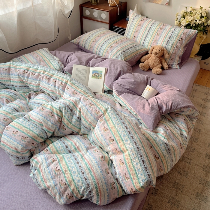 91家纺网 家纺一手货源 找家纺 贝扬思家纺 2026新款高品质A类泡芙纱普通款四件套-110g-(软软糯糯小红书推荐~) 甜心木马卷