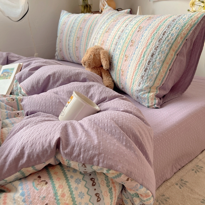 91家纺网 家纺一手货源 找家纺 贝扬思家纺 2026新款高品质A类泡芙纱普通款四件套-110g-(软软糯糯小红书推荐~) 甜心木马卷