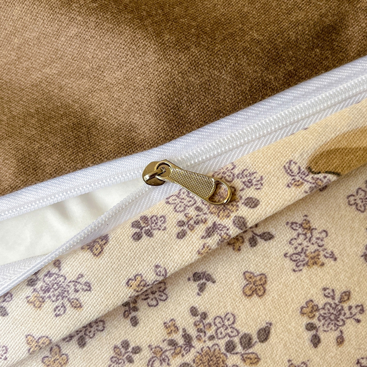 91家纺网 家纺一手货源 找家纺 简约家纺 2025新款全棉磨毛印花单品床单 甜甜兔-咖