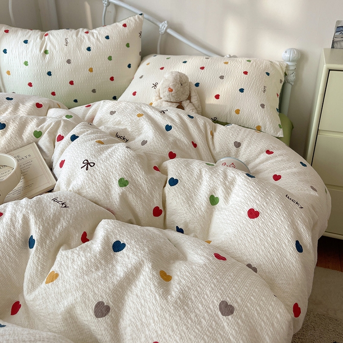 91家纺网 家纺一手货源 找家纺 贝扬思家纺 2026新款高品质A类泡芙纱普通款四件套-110g-(软软糯糯小红书推荐~) 微笑彩心