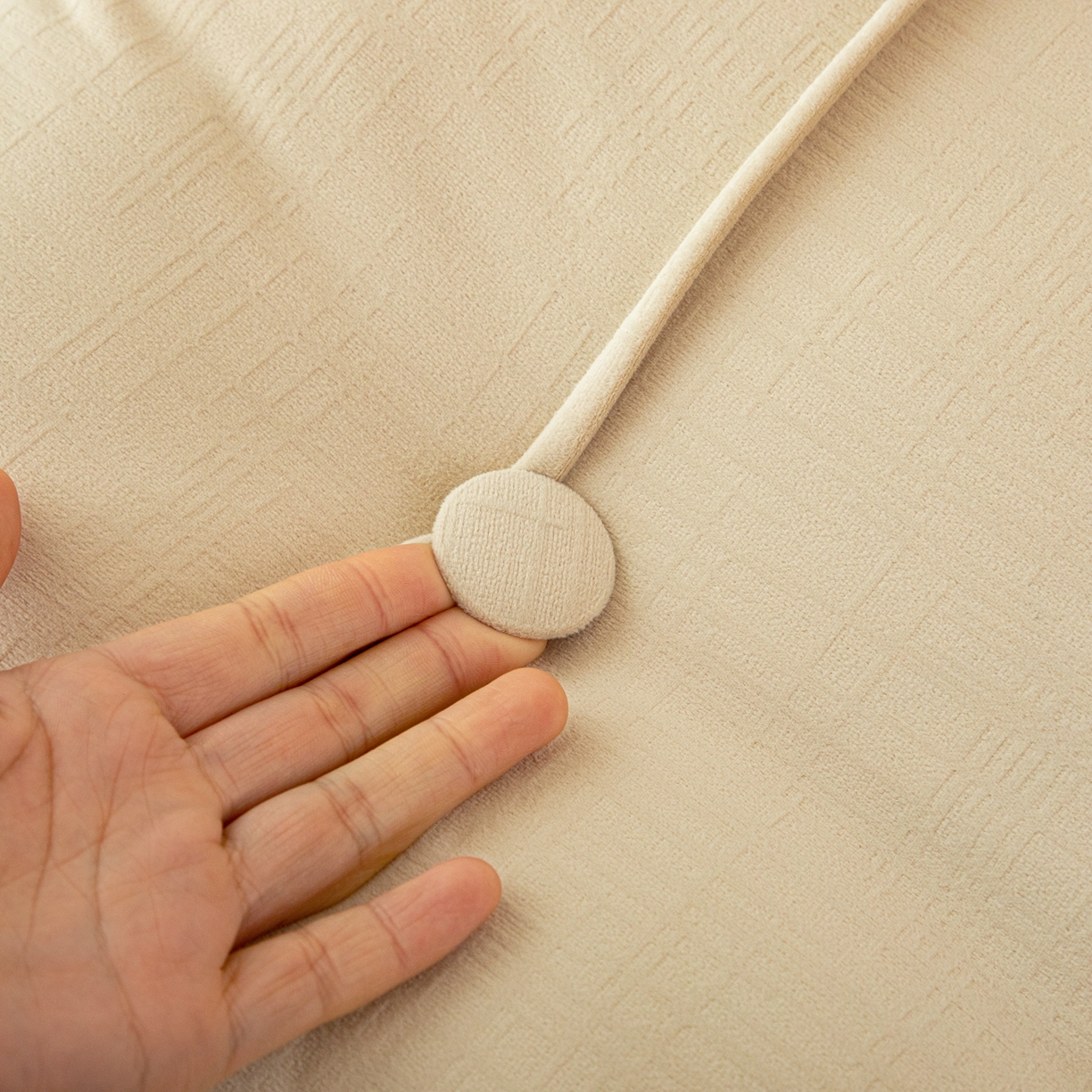 91家纺网 家纺一手货源 找家纺 沐沐家纺 2026新款外贸内销跨境电商德芙绒靠背 米白