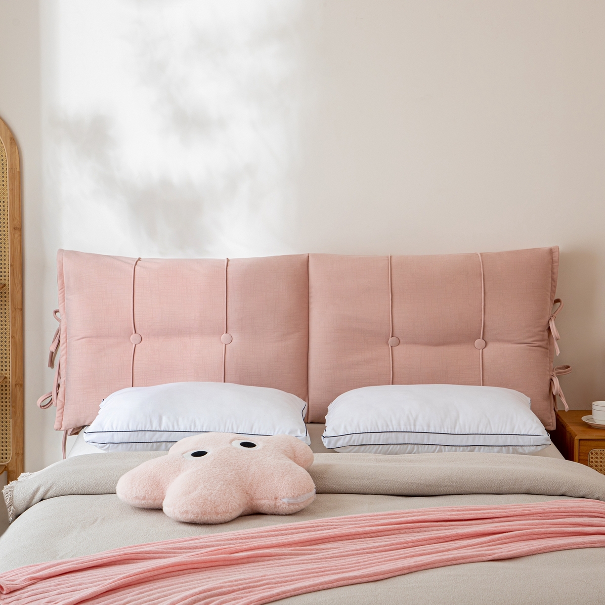 91家纺网 家纺一手货源 找家纺 沐沐家纺 2026新款外贸内销跨境电商德芙绒靠背 胭脂粉